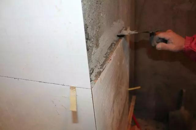 墙砖脱落有什么补救方法图片(墙砖脱落有什么补救方法图片视频)