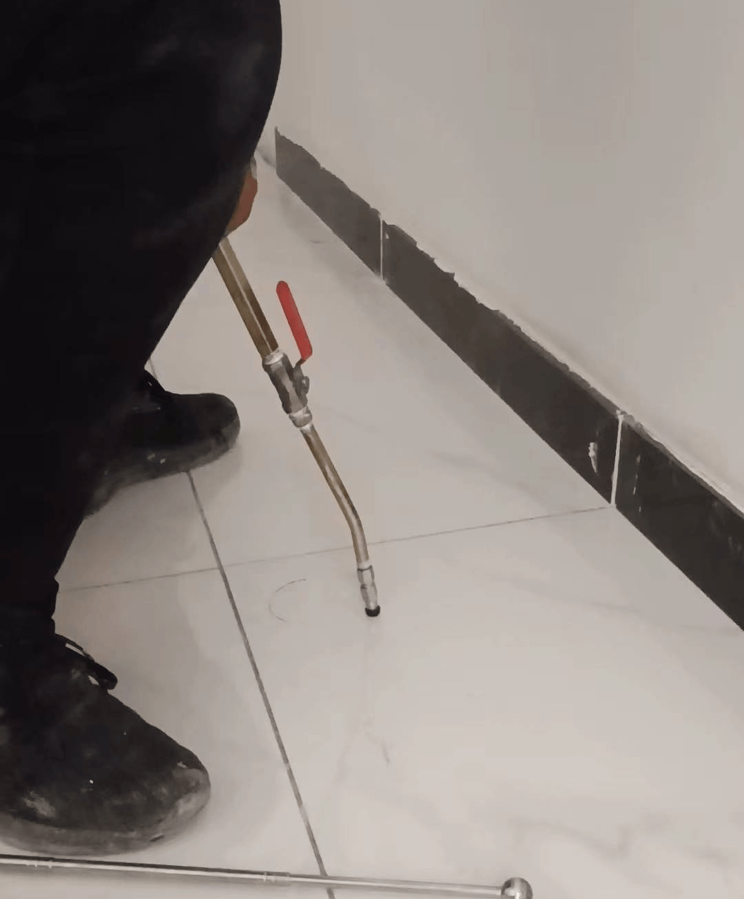 瓷砖空鼓打胶有用吗视频(瓷砖空鼓有什么胶水可打进去) 瓷砖空鼓打胶有用吗视频(瓷砖空鼓有什么胶水可打进去)