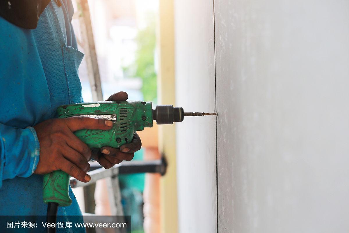 墙砖上怎样打孔(如何给瓷砖墙面打孔) 墙砖上怎样打孔(如何给瓷砖墙面打孔)